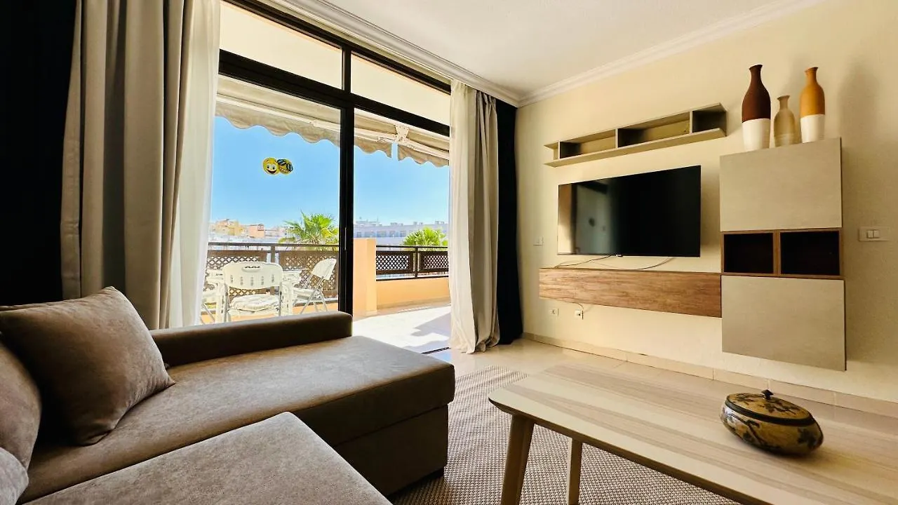 Sunset Apart, Large Terrace, Pool, Best Location! プエルト・デ・サンティアゴ 0*,  スペイン