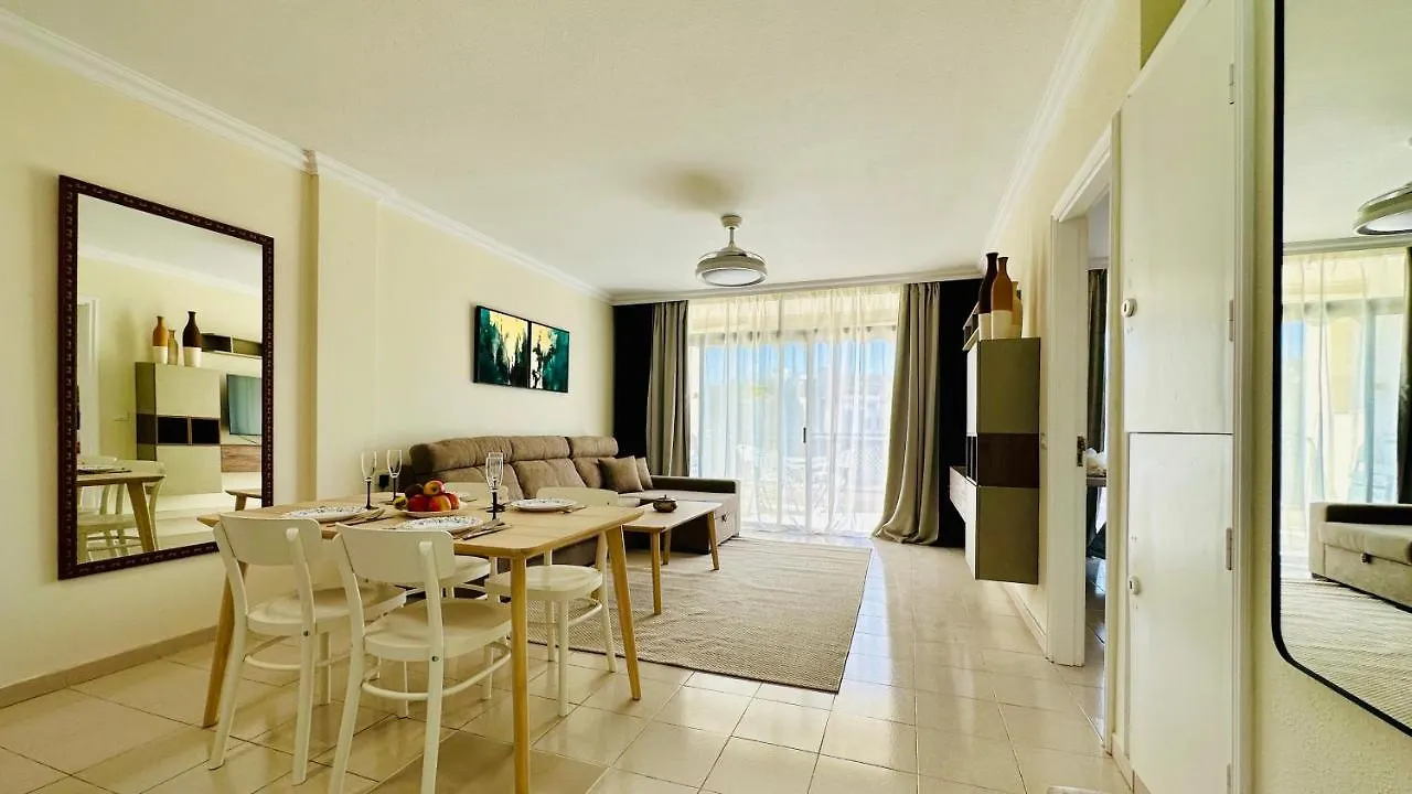 アパート Sunset Apart, Large Terrace, Pool, Best Location! プエルト・デ・サンティアゴ
